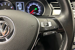 harmaa Volkswagen Passat 2016 kuva 19.