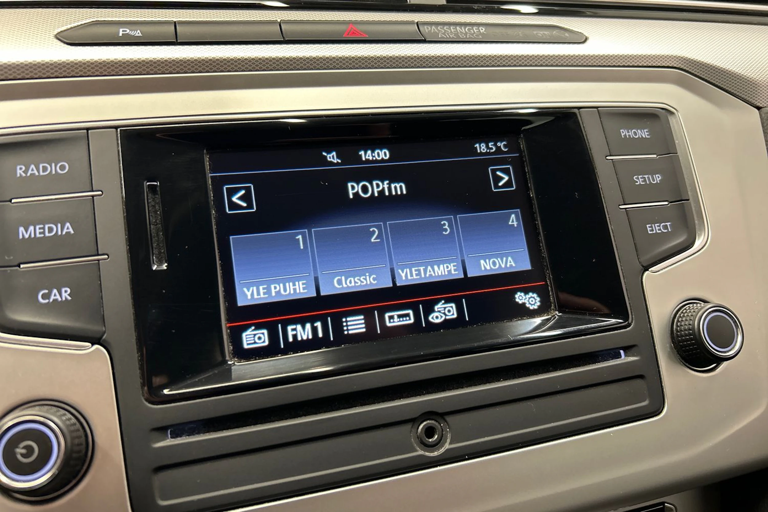 harmaa Volkswagen Passat 2016 kuva 22.