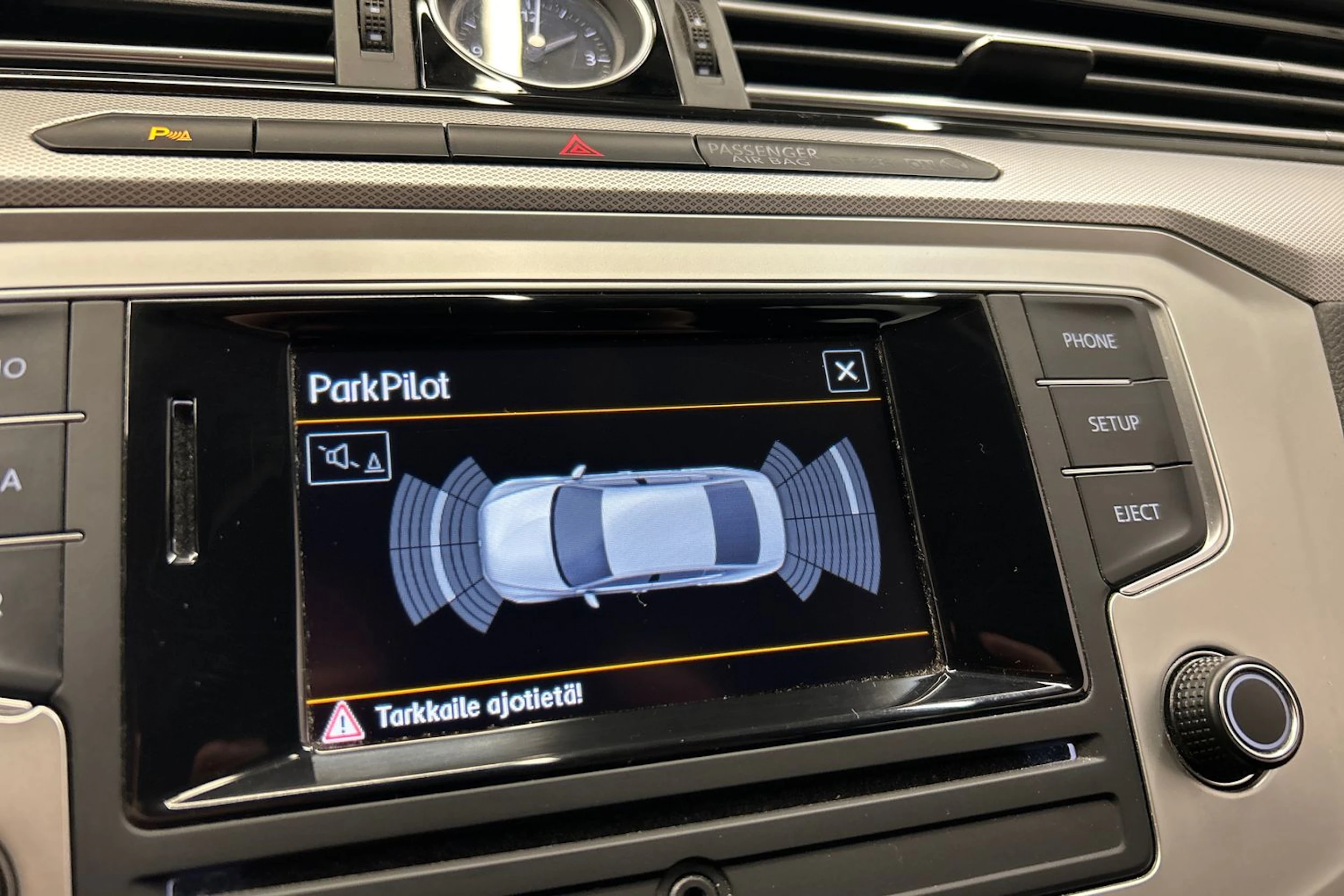 harmaa Volkswagen Passat 2016 kuva 23.
