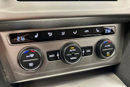 harmaa Volkswagen Passat 2016 kuva 24.