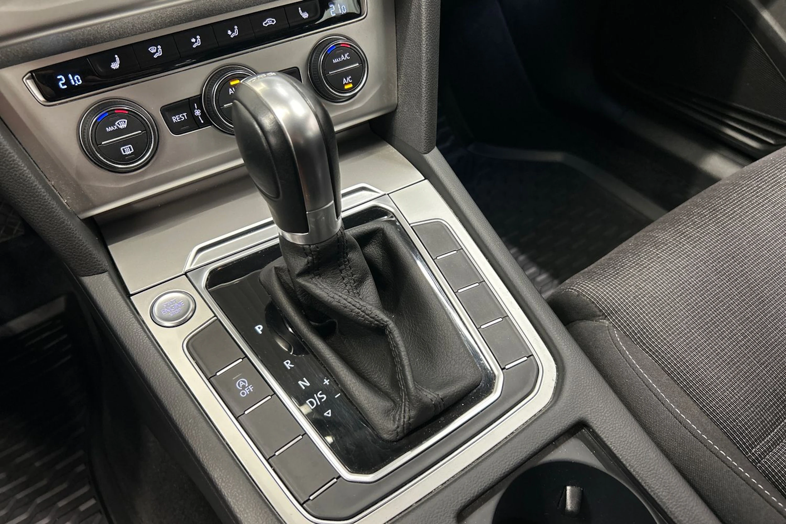 harmaa Volkswagen Passat 2016 kuva 25.