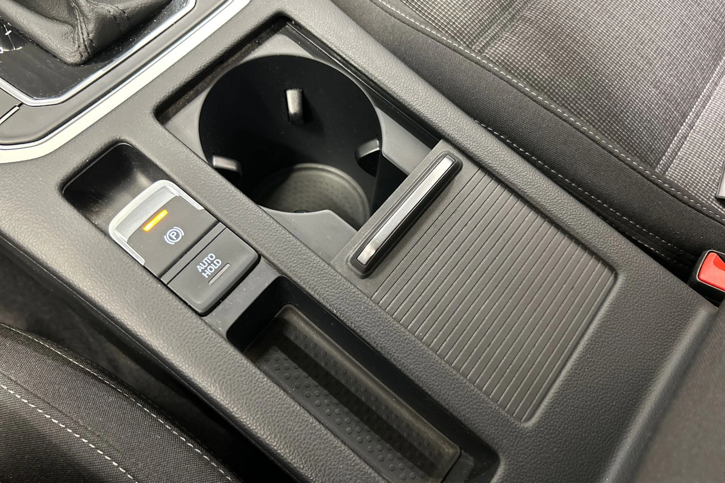 harmaa Volkswagen Passat 2016 kuva 26.
