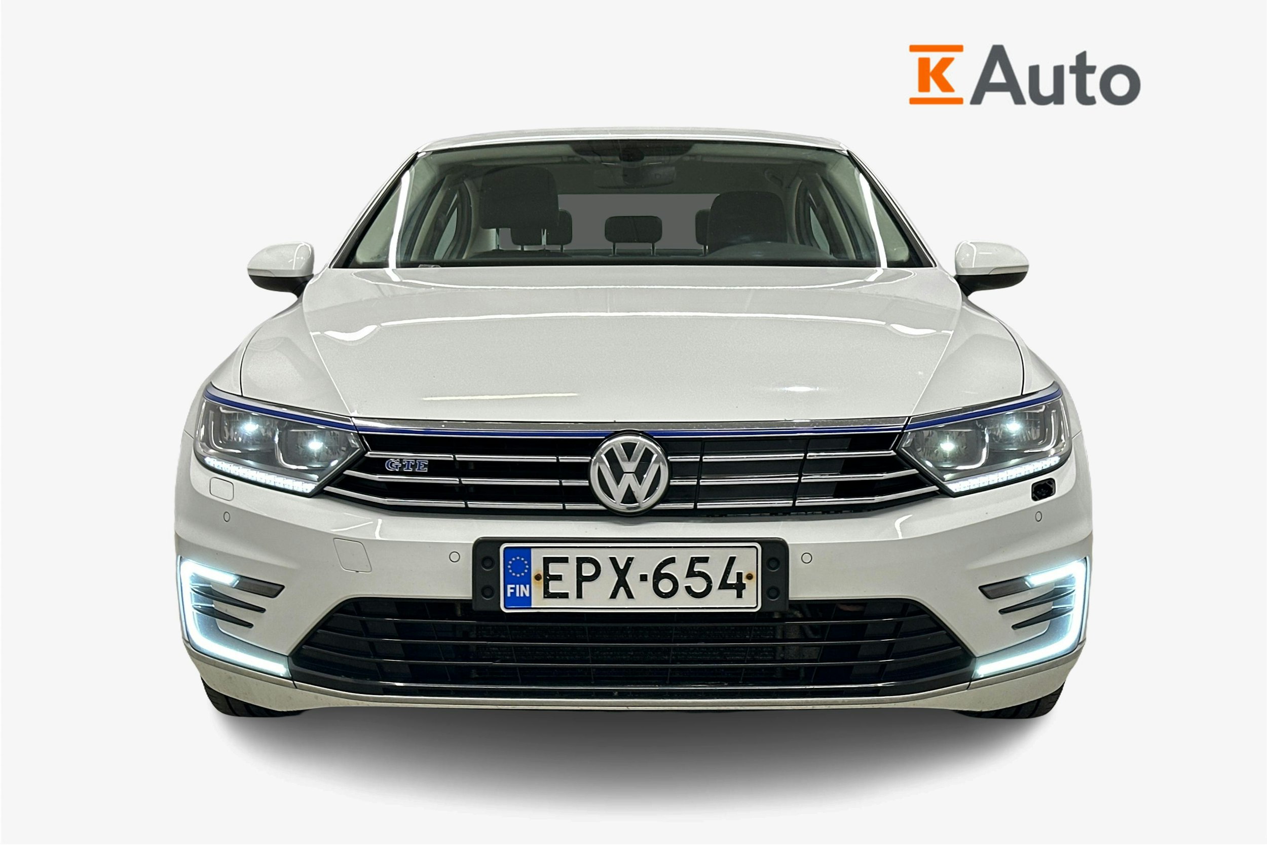 valkoinen Volkswagen Passat 2016 kuva 3.