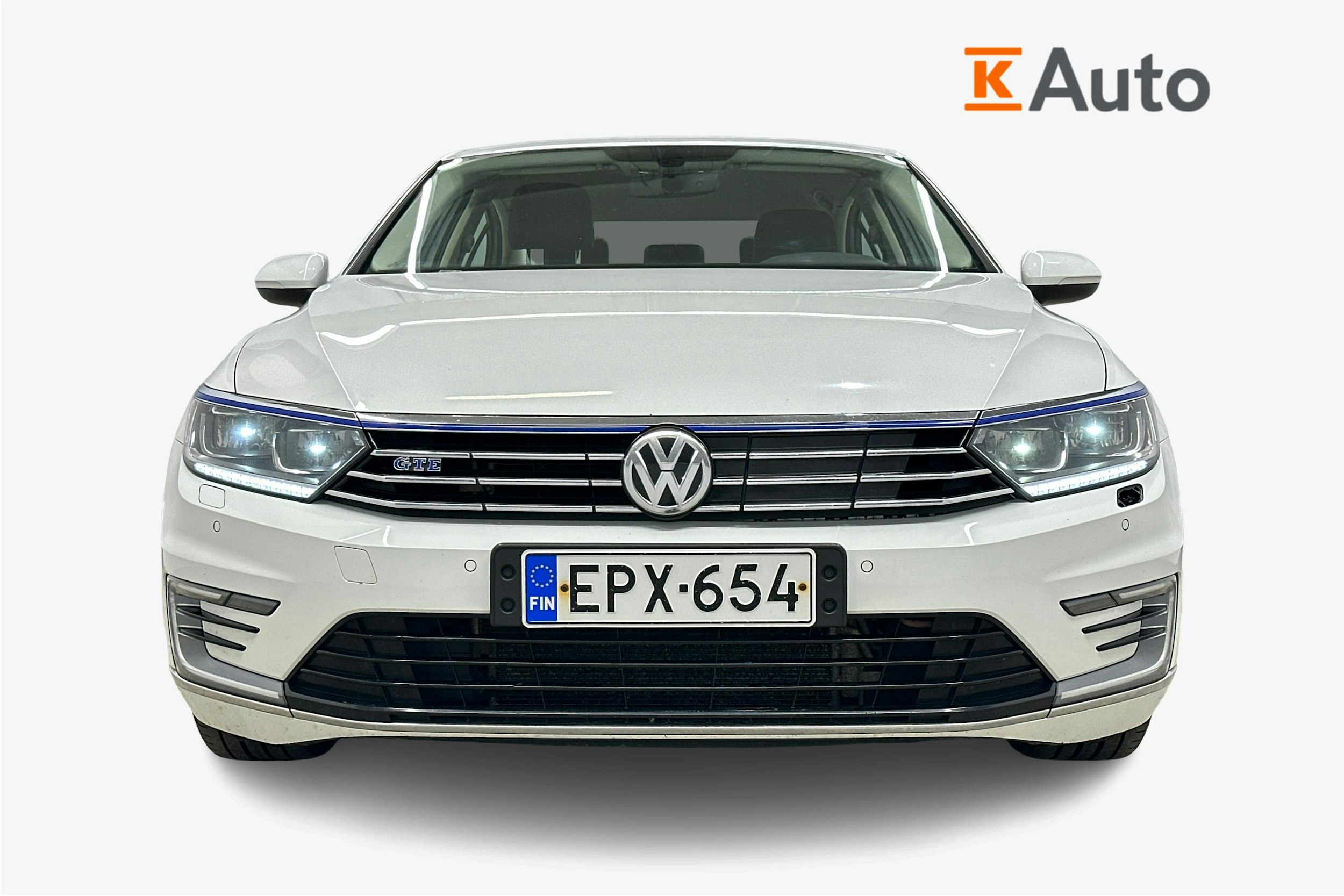 valkoinen Volkswagen Passat 2016 kuva 5.