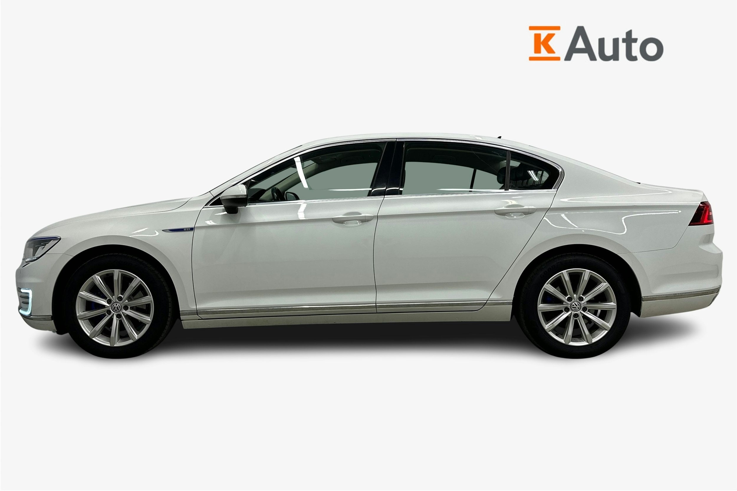 valkoinen Volkswagen Passat 2016 kuva 6.