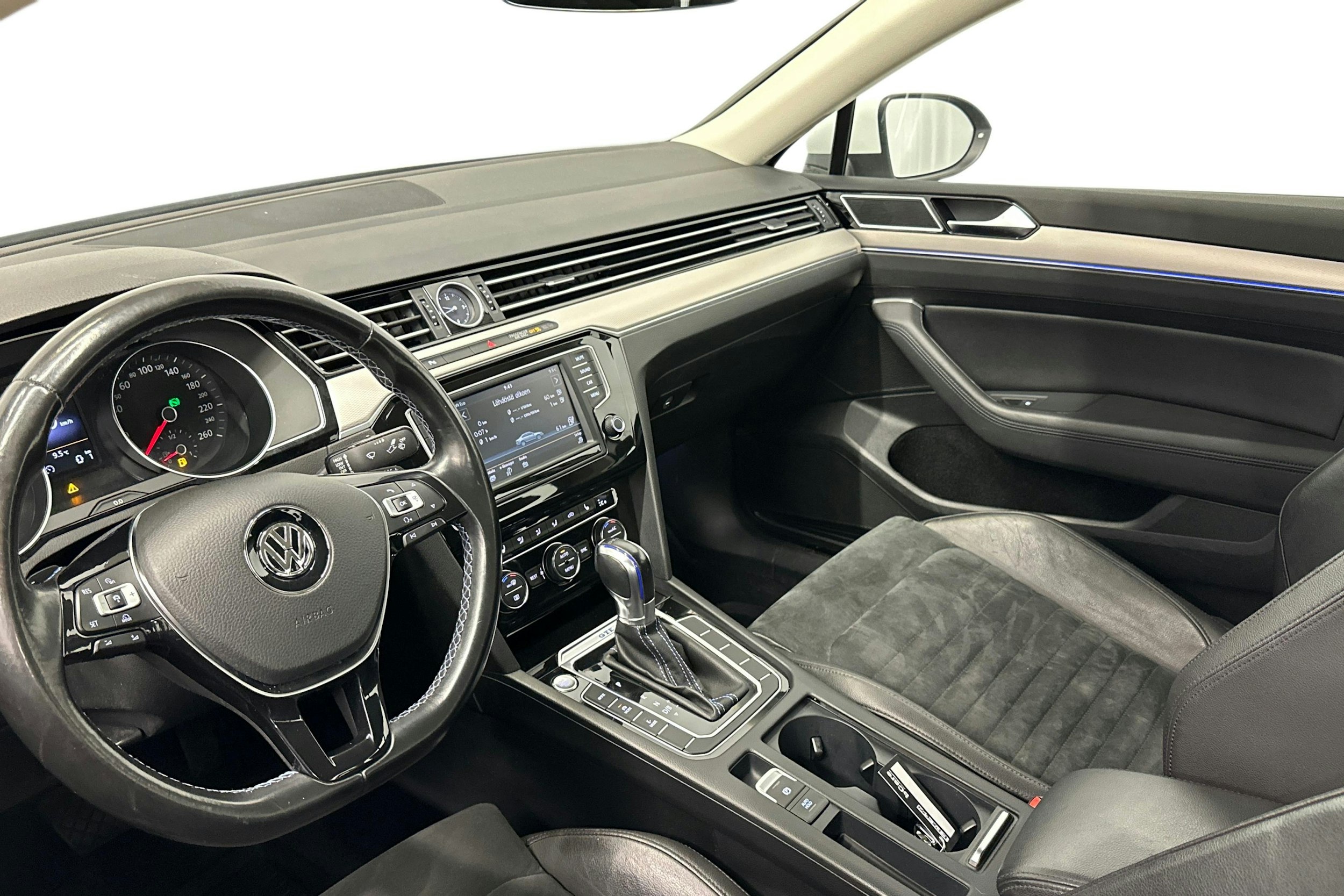 valkoinen Volkswagen Passat 2016 kuva 7.