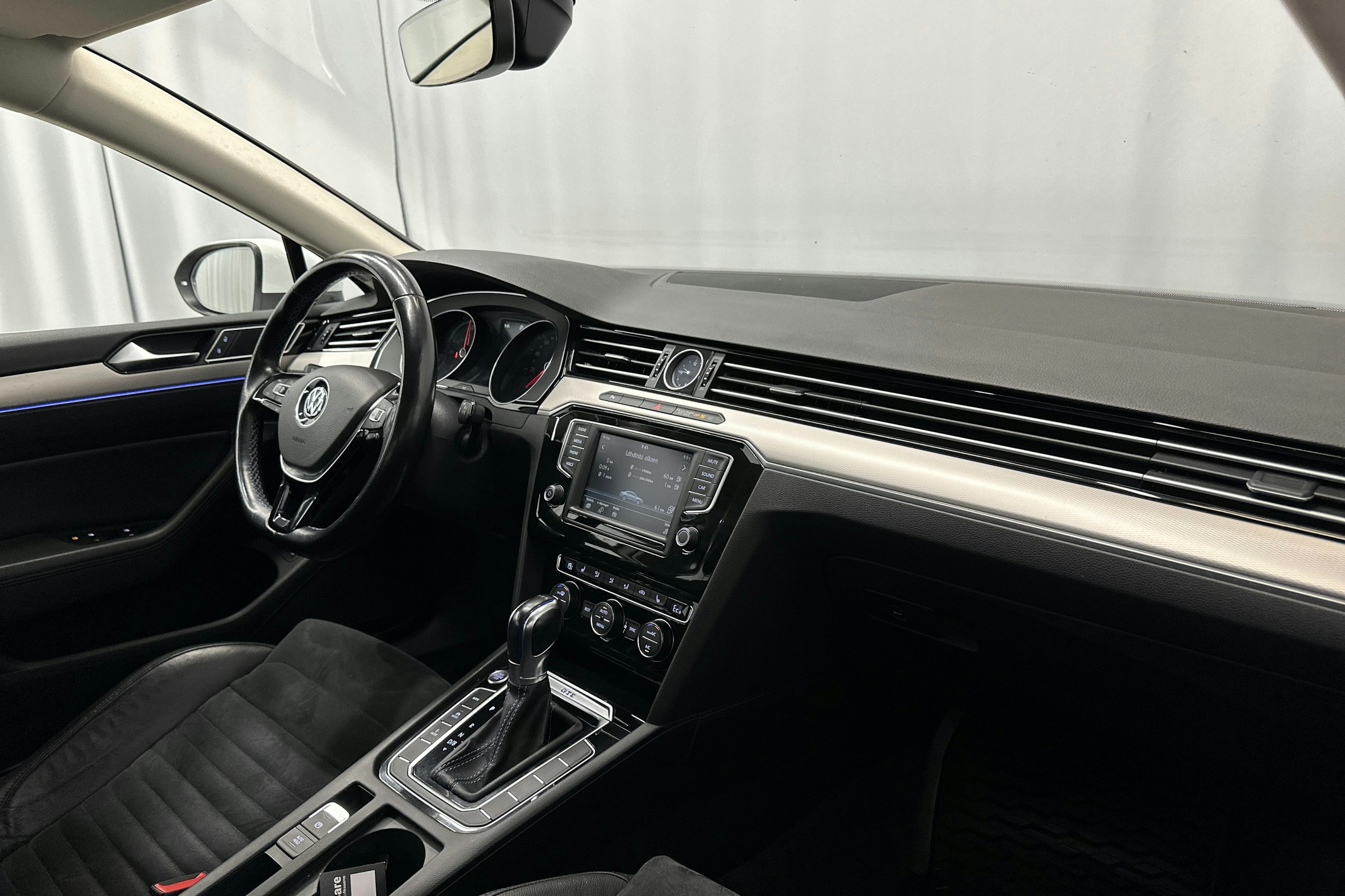 valkoinen Volkswagen Passat 2016 kuva 14.