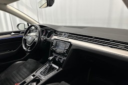 valkoinen Volkswagen Passat 2016 kuva 14.