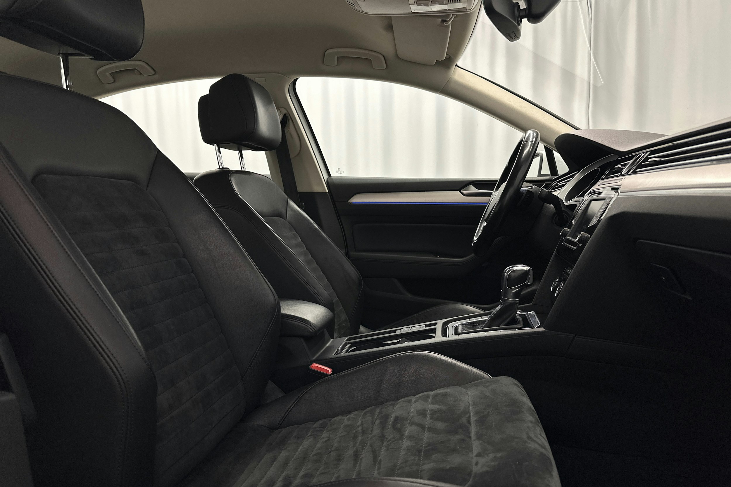 valkoinen Volkswagen Passat 2016 kuva 15.