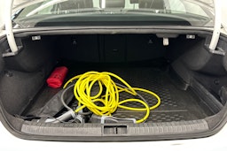 valkoinen Volkswagen Passat 2016 kuva 16.