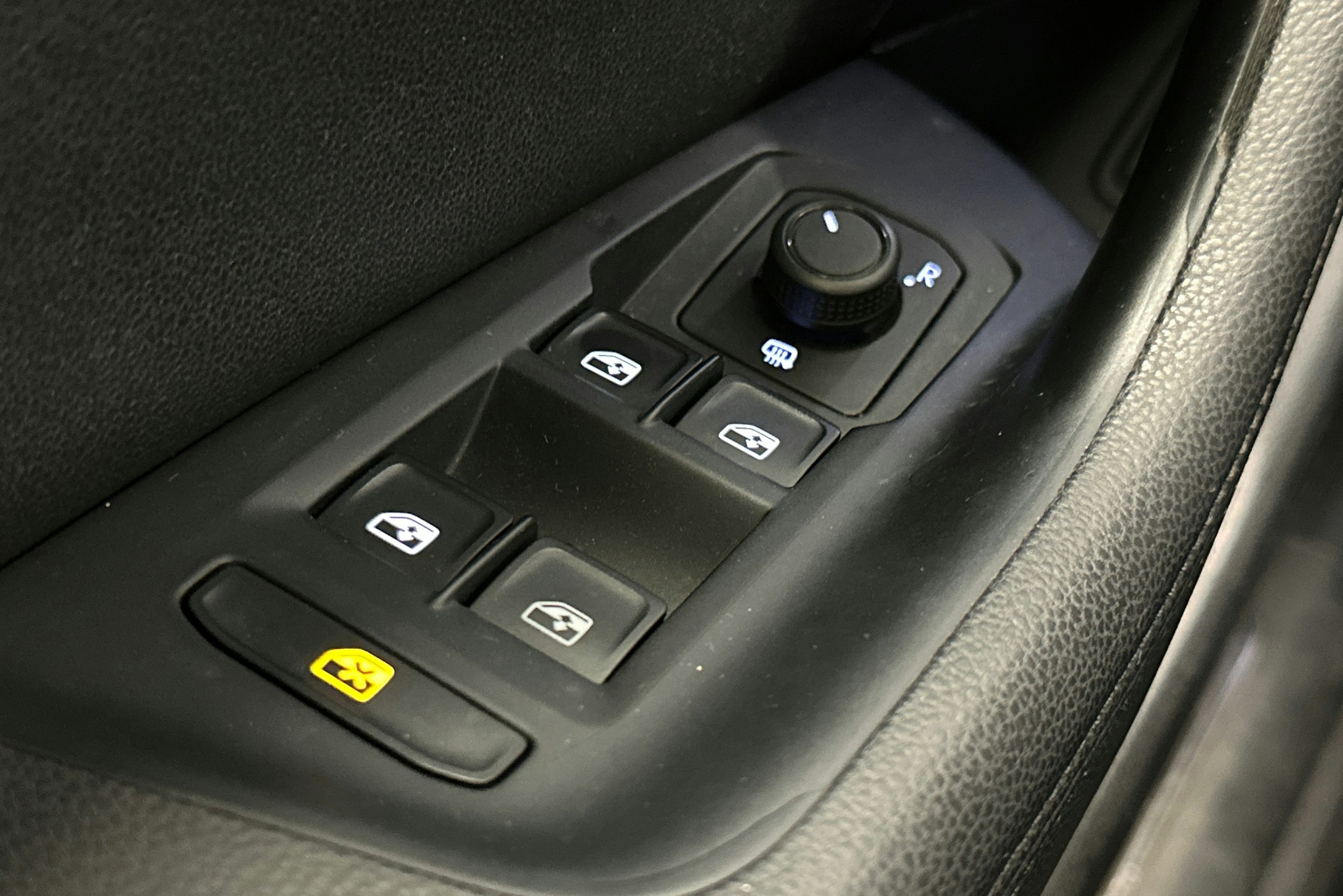 valkoinen Volkswagen Passat 2016 kuva 17.