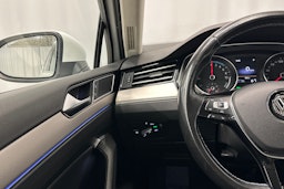 valkoinen Volkswagen Passat 2016 kuva 19.