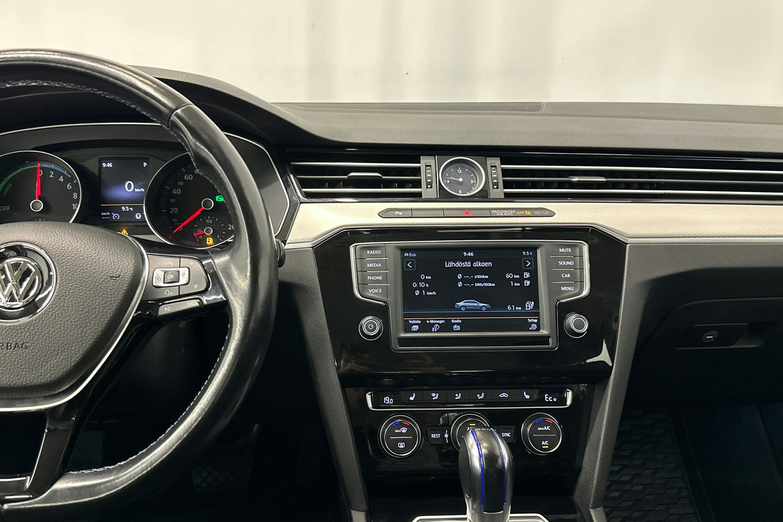 valkoinen Volkswagen Passat 2016 kuva 20.
