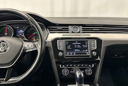 valkoinen Volkswagen Passat 2016 kuva 20.