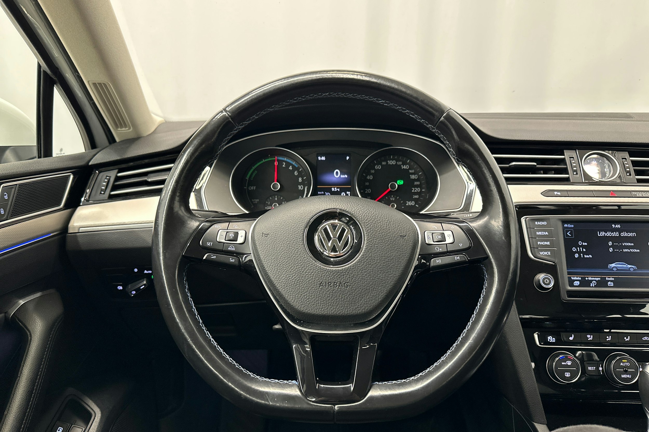 valkoinen Volkswagen Passat 2016 kuva 21.