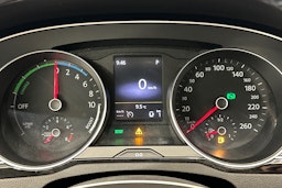 valkoinen Volkswagen Passat 2016 kuva 22.