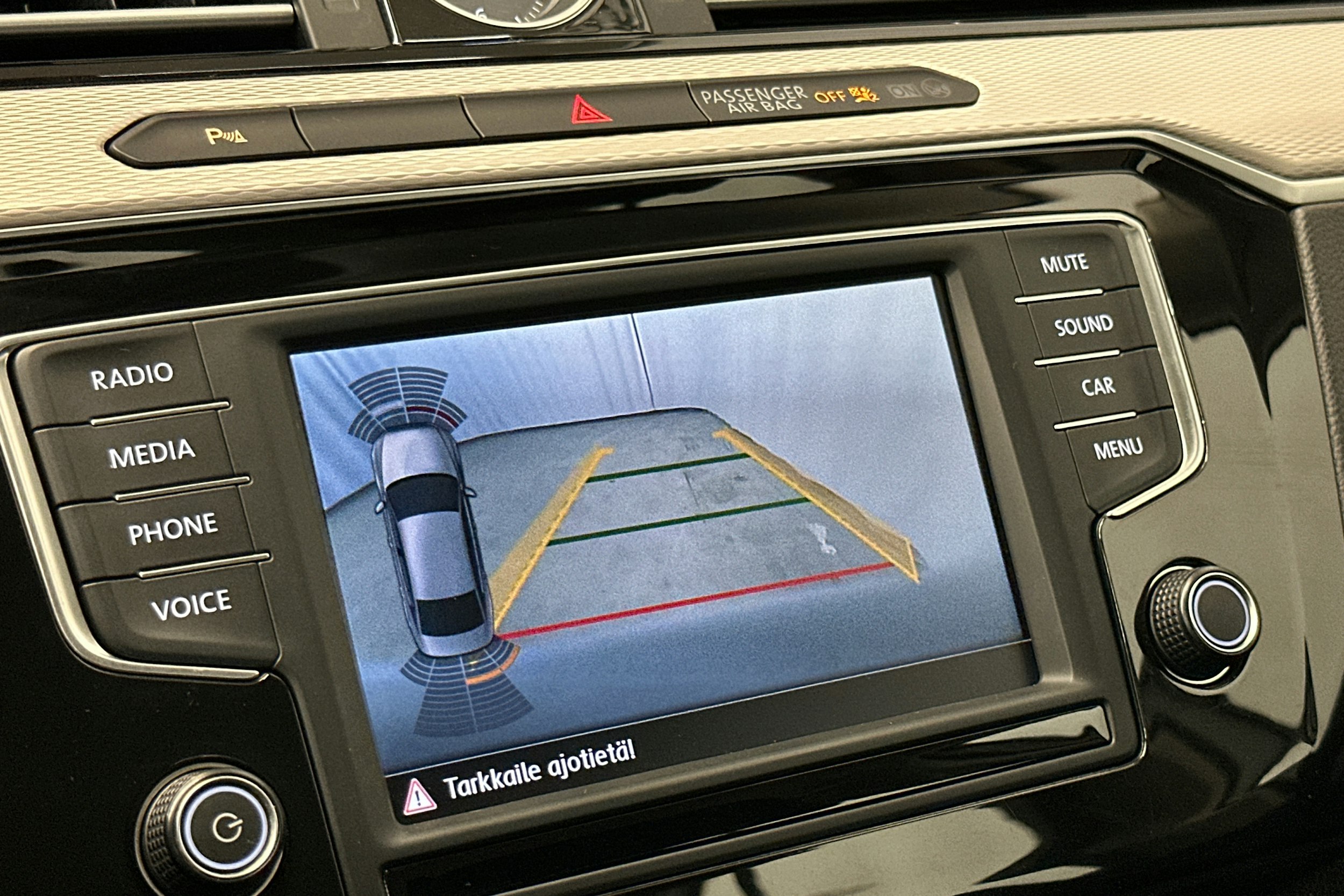 valkoinen Volkswagen Passat 2016 kuva 24.