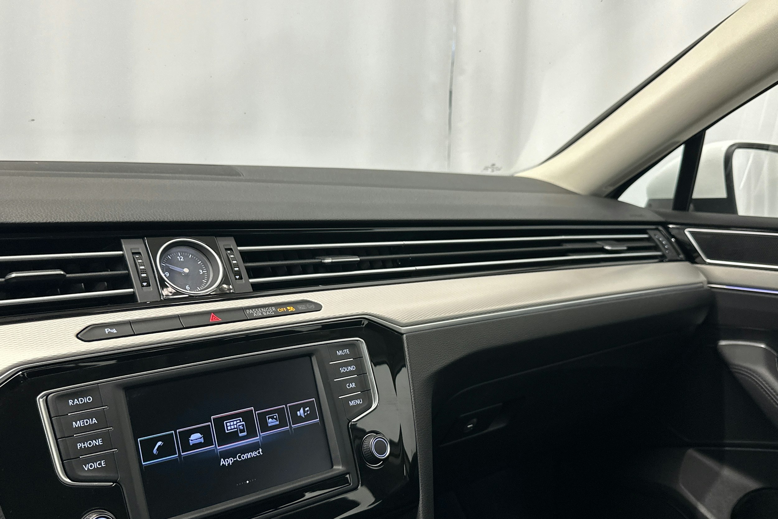 valkoinen Volkswagen Passat 2016 kuva 27.