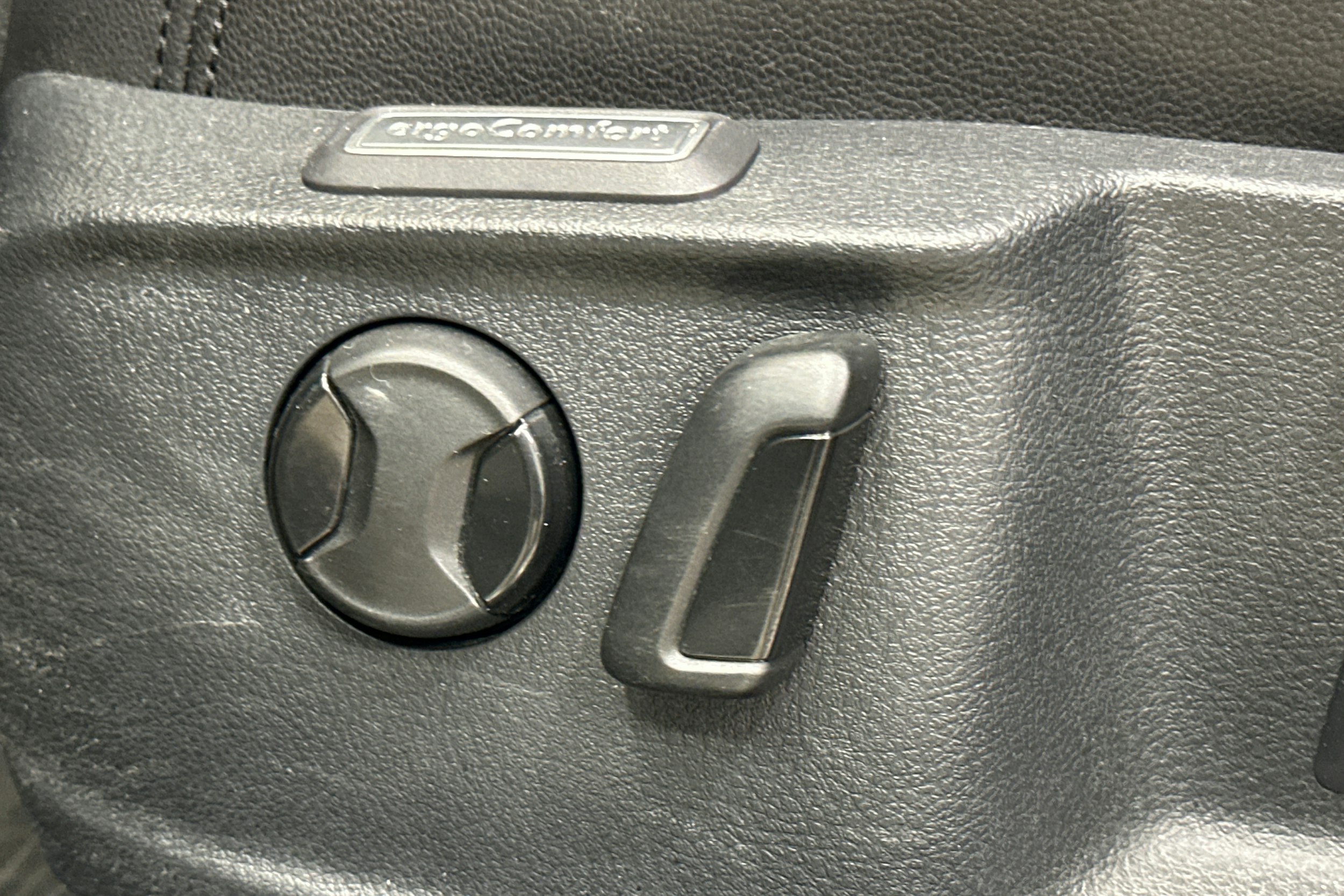 valkoinen Volkswagen Passat 2016 kuva 28.