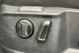 valkoinen Volkswagen Passat 2016 kuva 28.