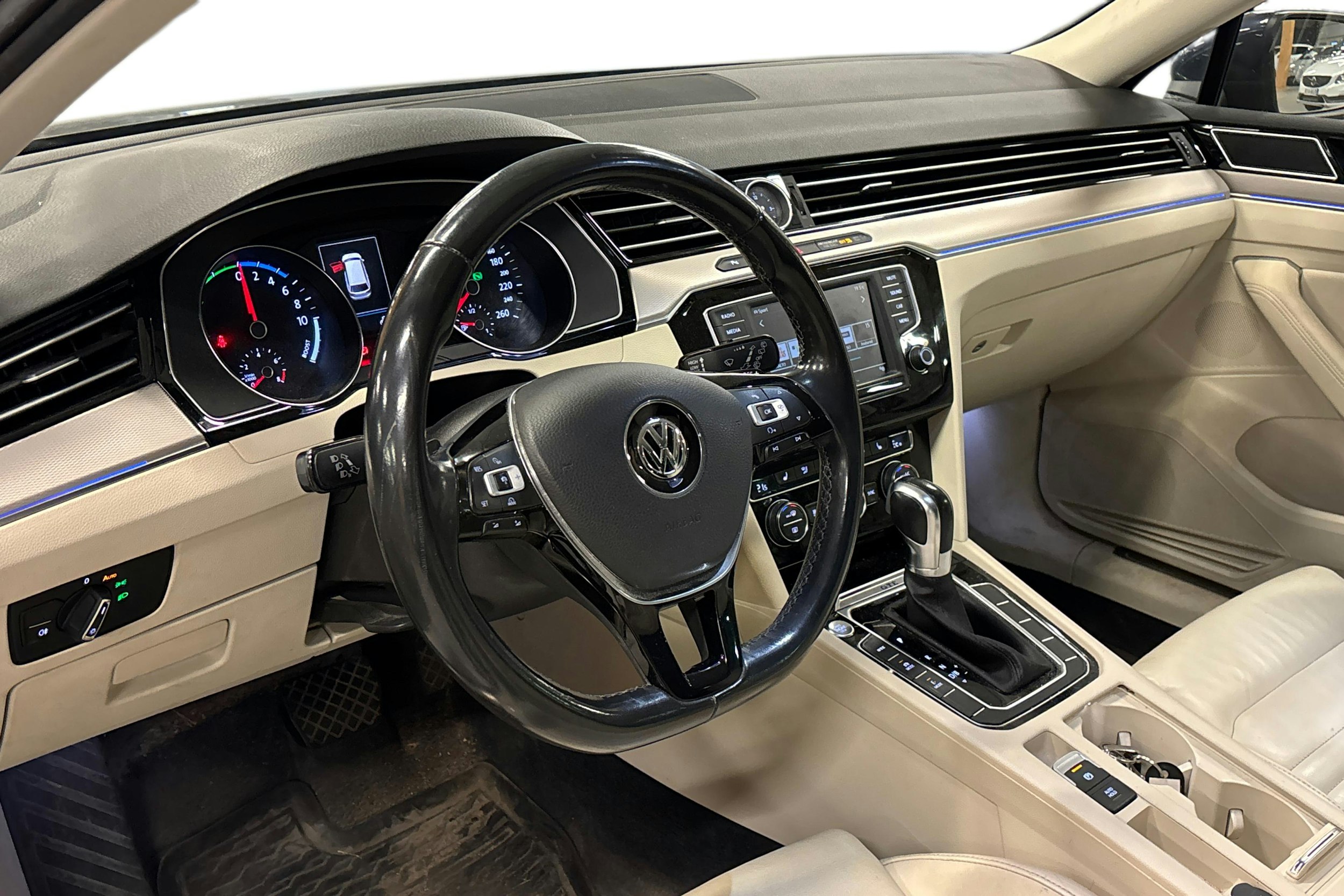 sininen Volkswagen Passat 2016 kuva 3.