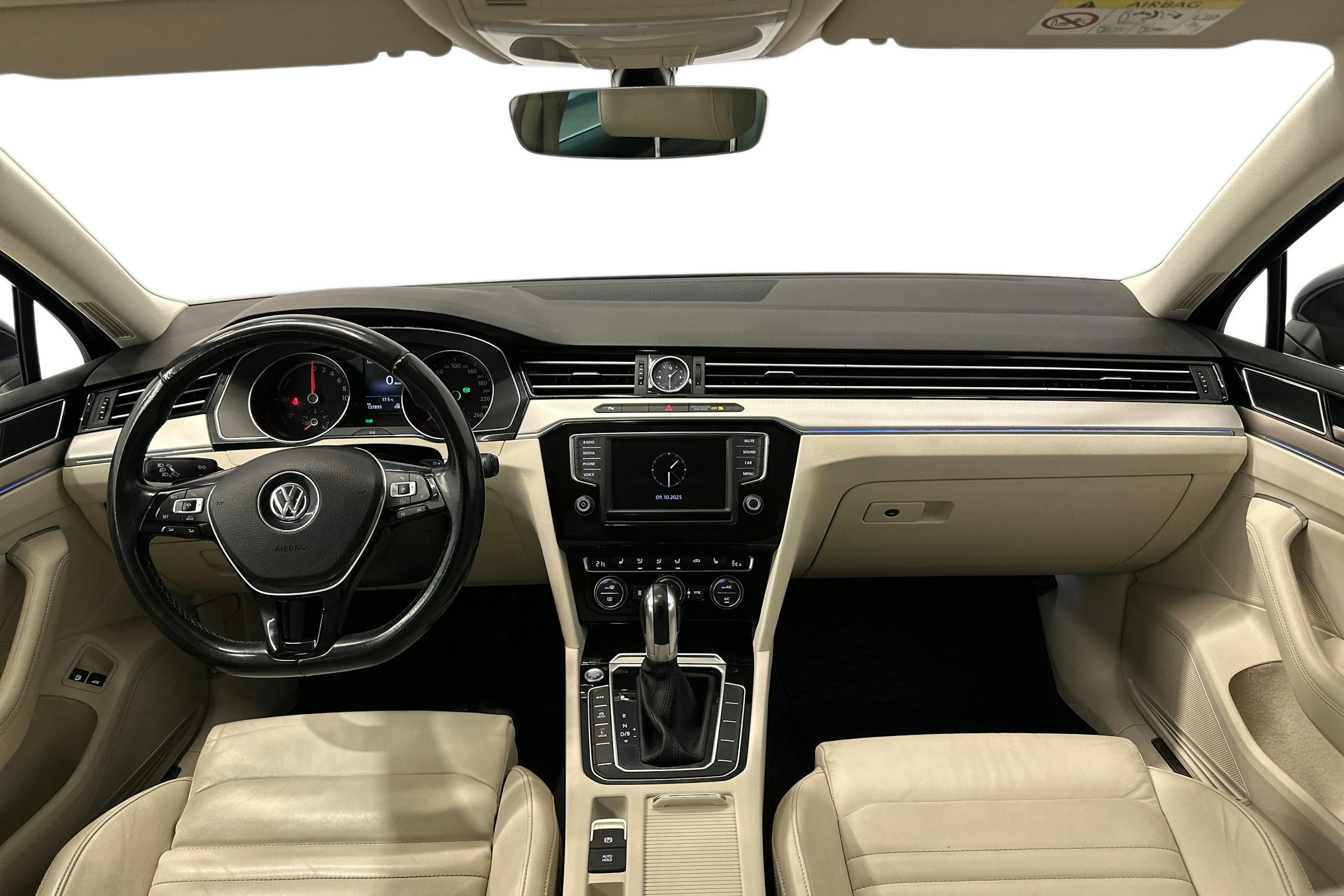 sininen Volkswagen Passat 2016 kuva 7.