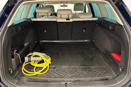 sininen Volkswagen Passat 2016 kuva 13.