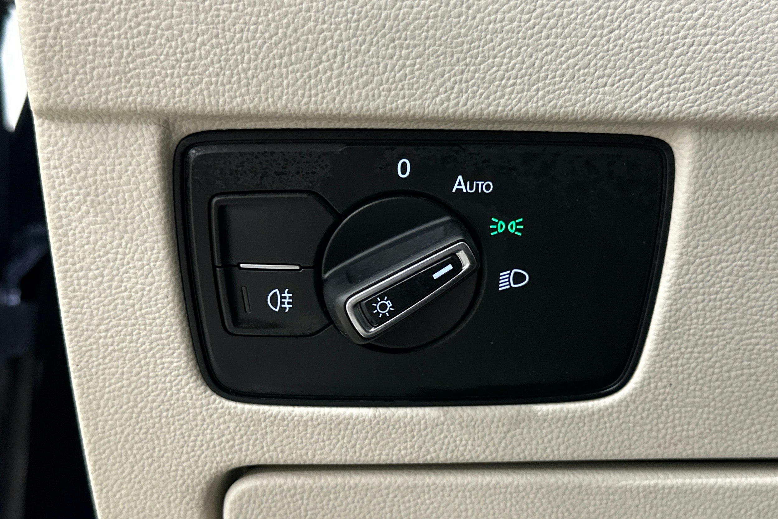 sininen Volkswagen Passat 2016 kuva 15.