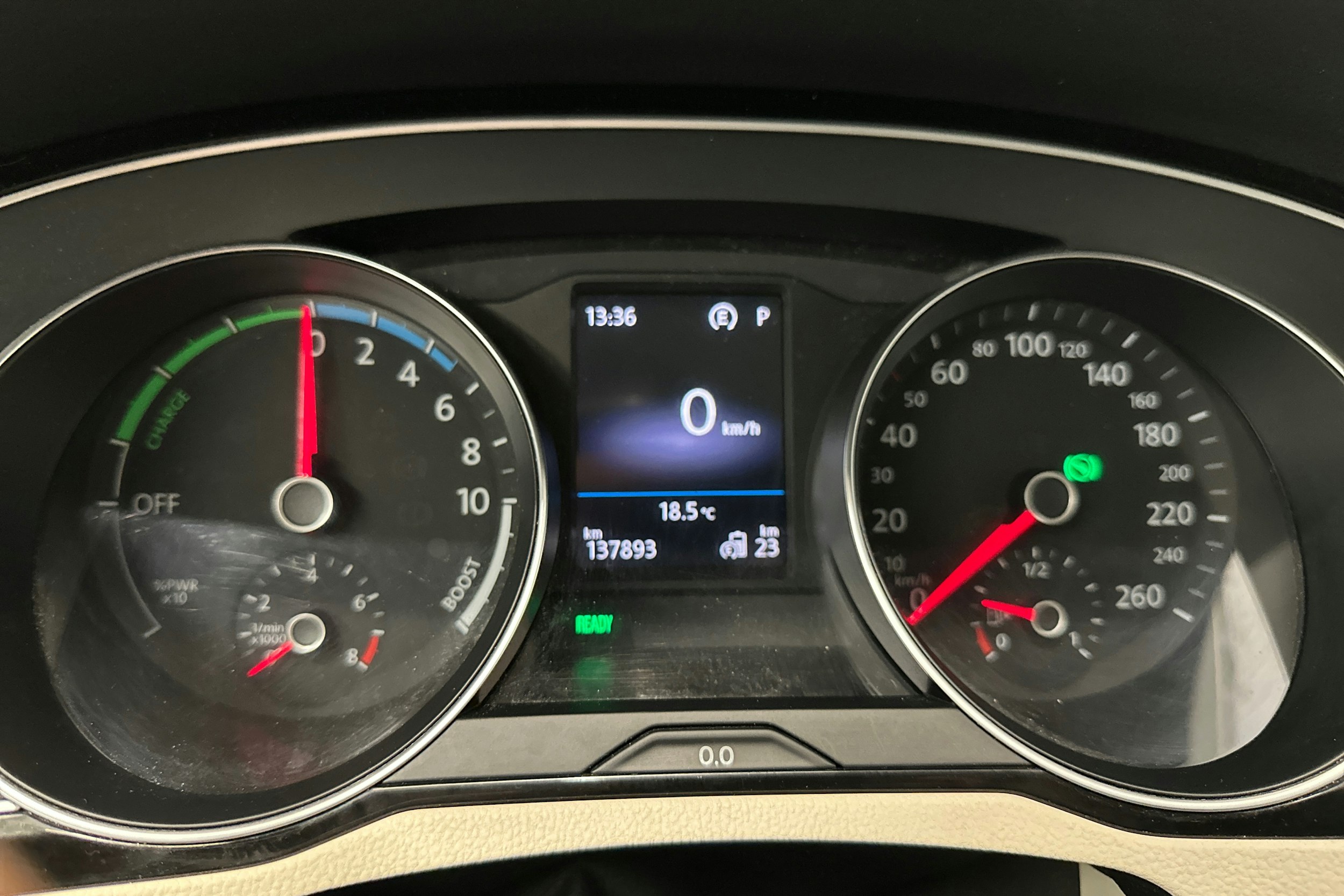 sininen Volkswagen Passat 2016 kuva 20.