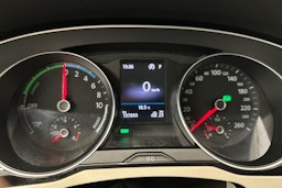 sininen Volkswagen Passat 2016 kuva 20.