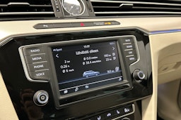 sininen Volkswagen Passat 2016 kuva 21.