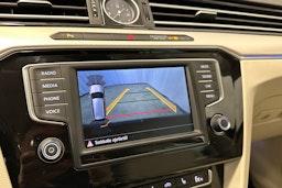 sininen Volkswagen Passat 2016 kuva 22.