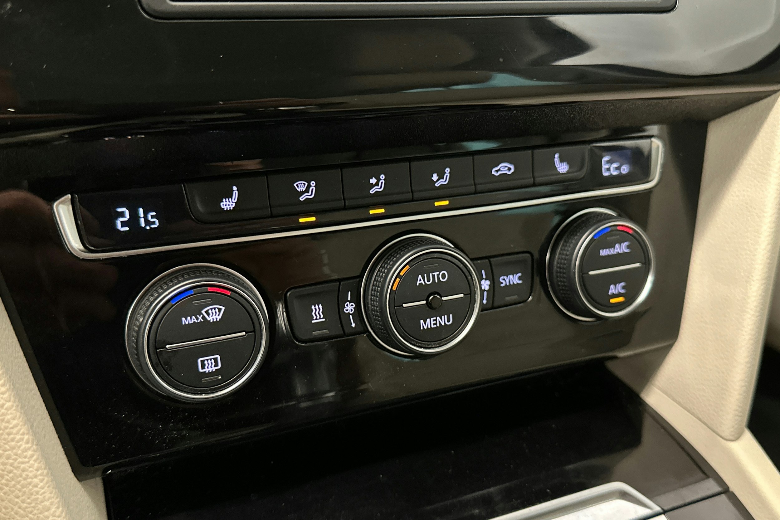 sininen Volkswagen Passat 2016 kuva 23.