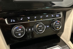 sininen Volkswagen Passat 2016 kuva 23.