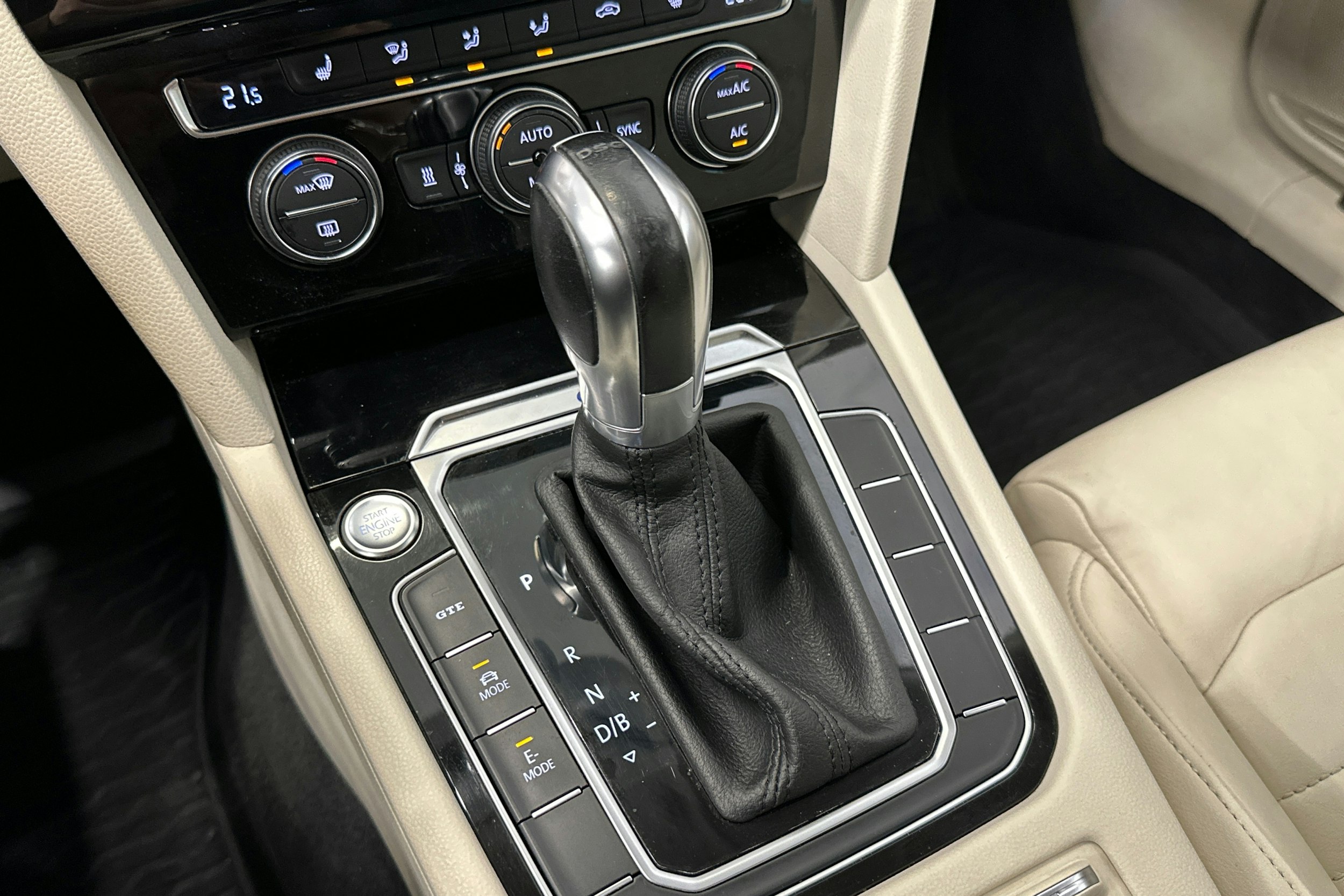 sininen Volkswagen Passat 2016 kuva 24.