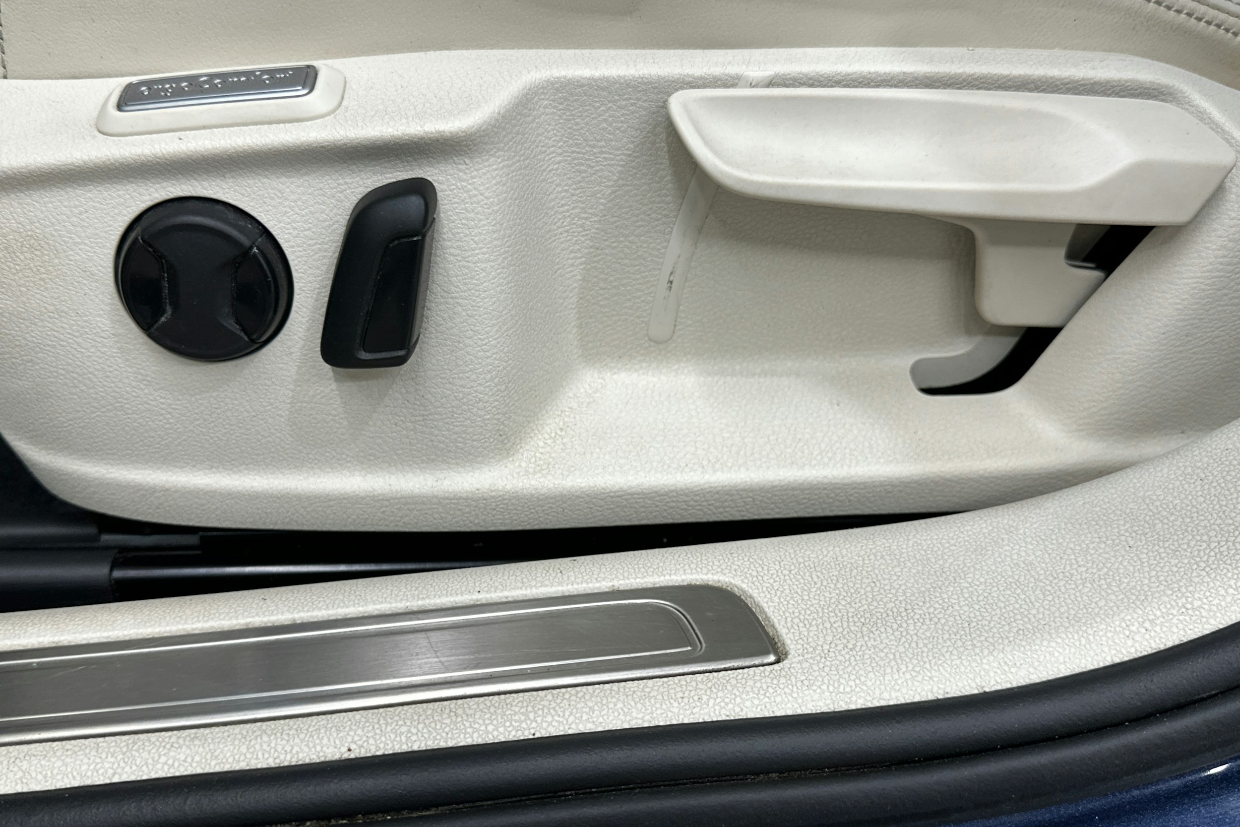 sininen Volkswagen Passat 2016 kuva 25.