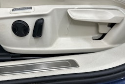 sininen Volkswagen Passat 2016 kuva 25.