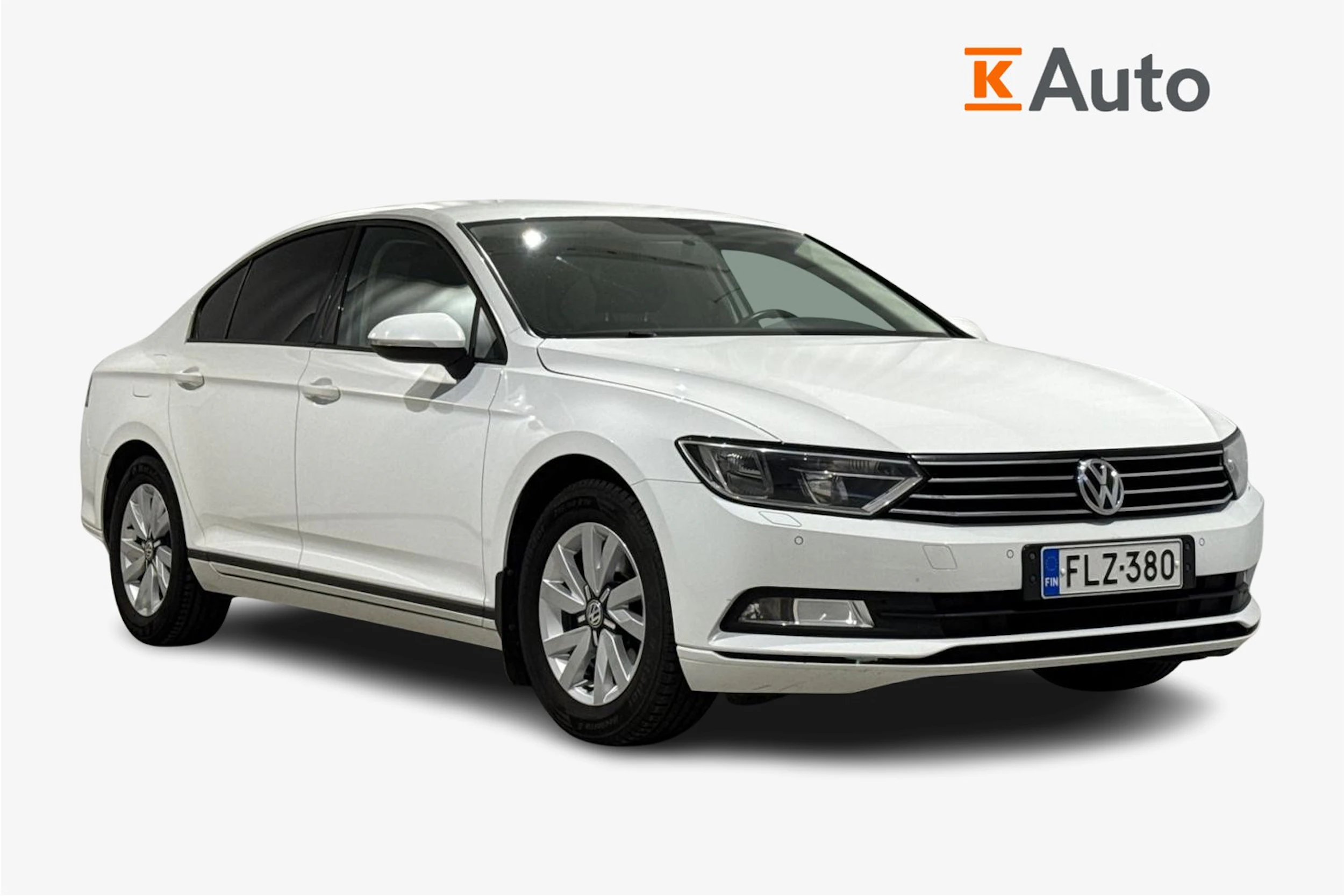 valkoinen Volkswagen Passat 2016 kuva 1.
