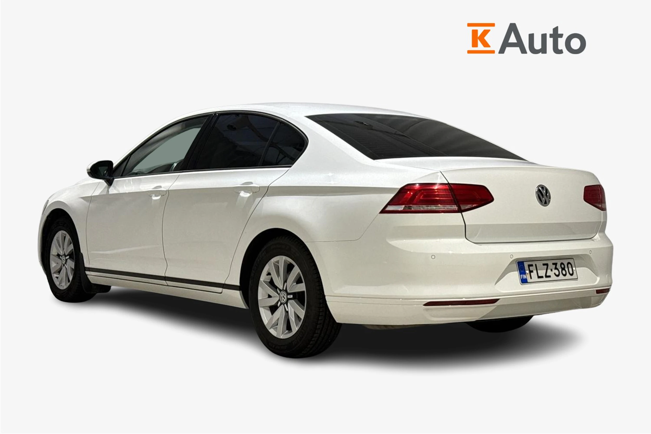 valkoinen Volkswagen Passat 2016 kuva 3.