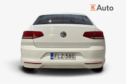 valkoinen Volkswagen Passat 2016 kuva 4.
