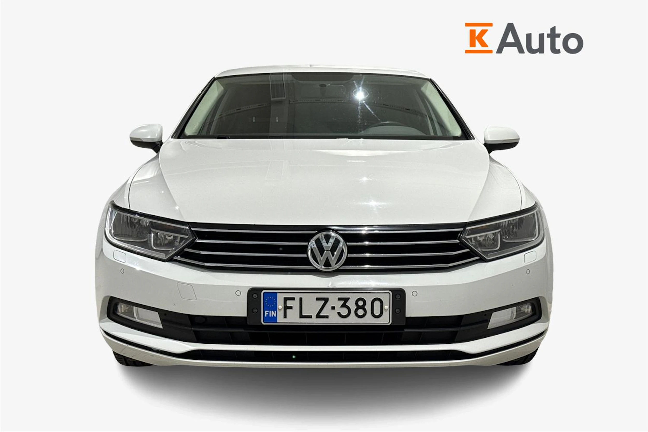 valkoinen Volkswagen Passat 2016 kuva 5.