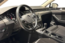 valkoinen Volkswagen Passat 2016 kuva 8.