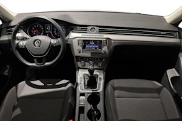 valkoinen Volkswagen Passat 2016 kuva 9.
