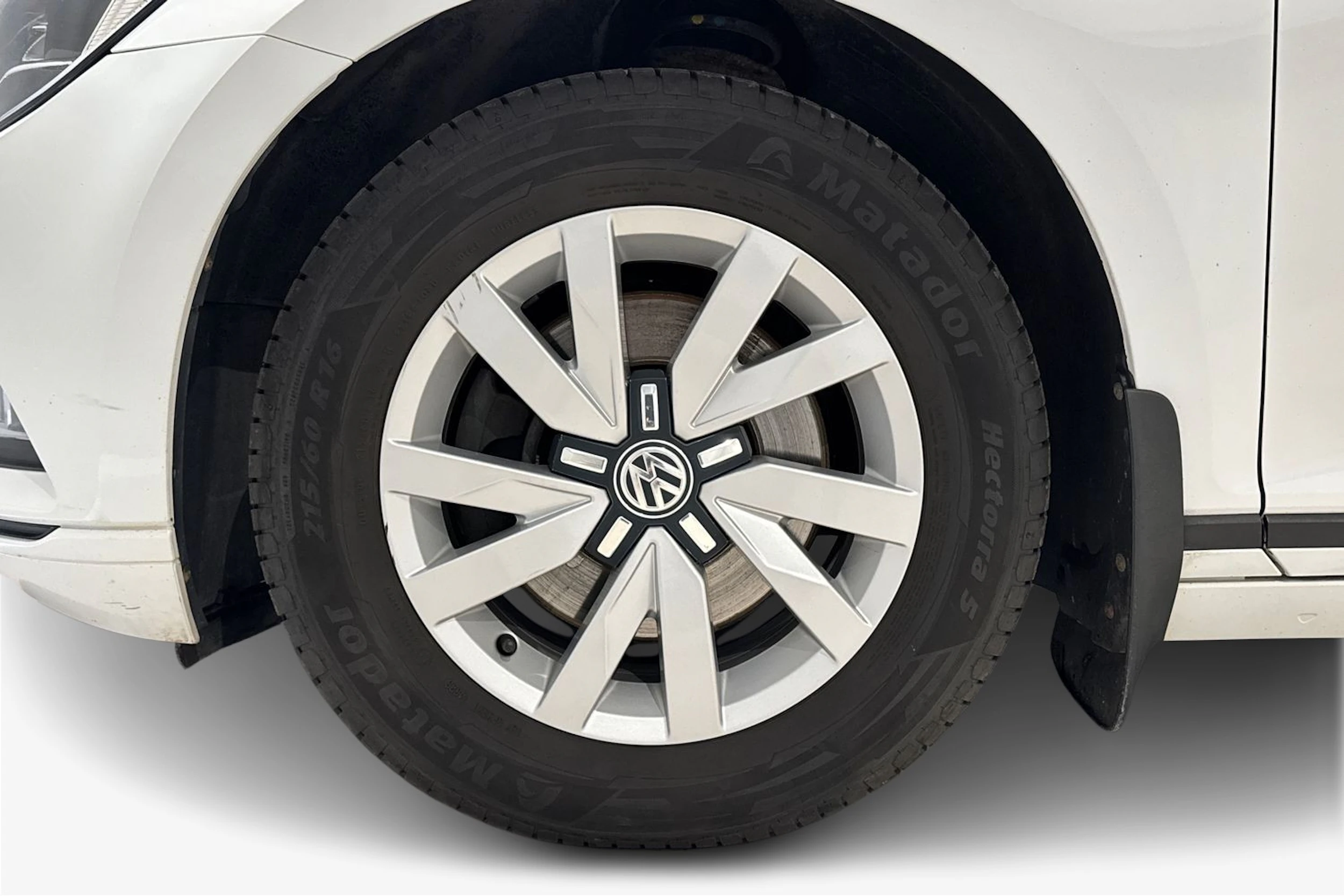 valkoinen Volkswagen Passat 2016 kuva 12.