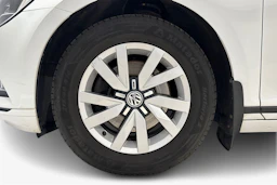 valkoinen Volkswagen Passat 2016 kuva 12.