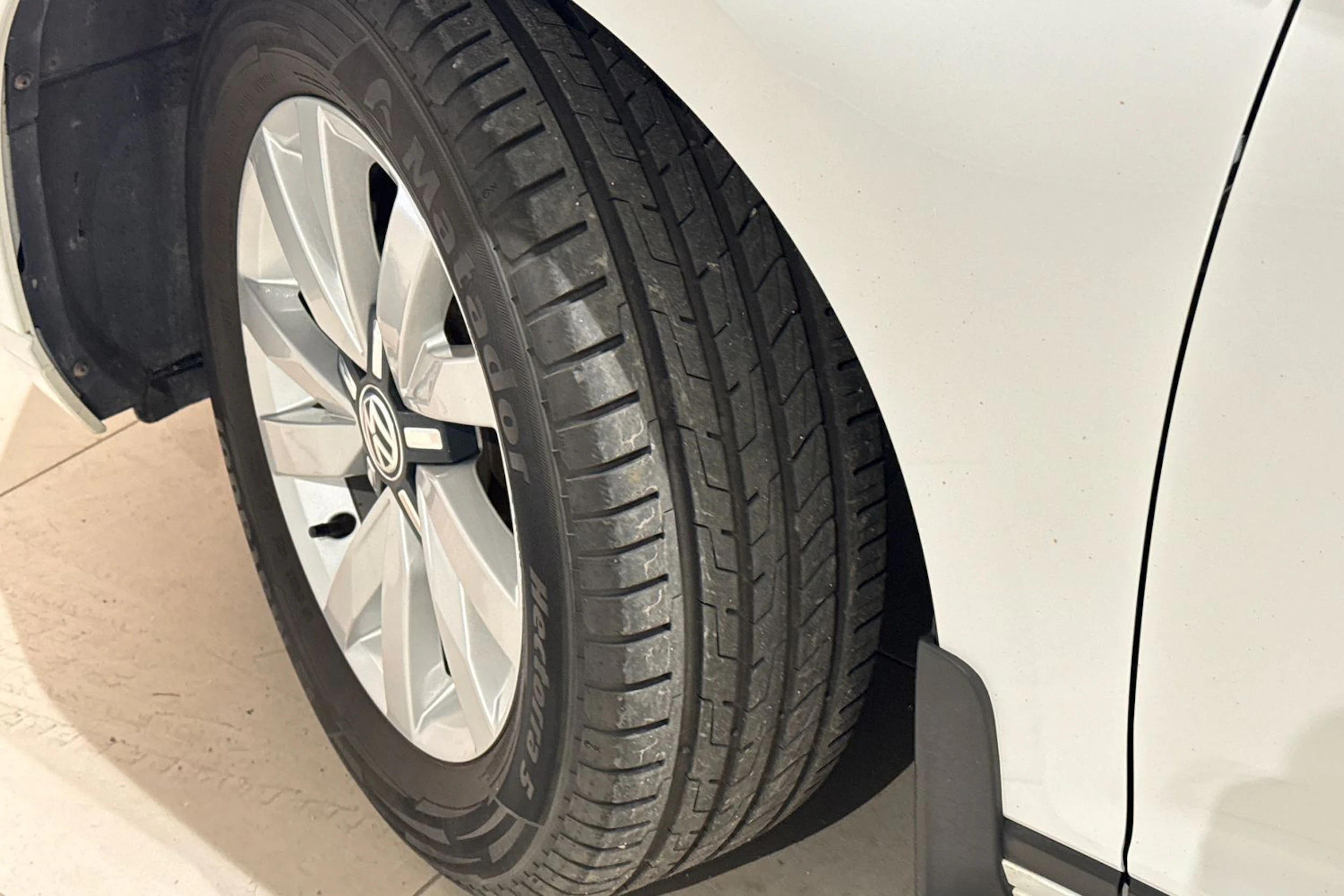 valkoinen Volkswagen Passat 2016 kuva 13.