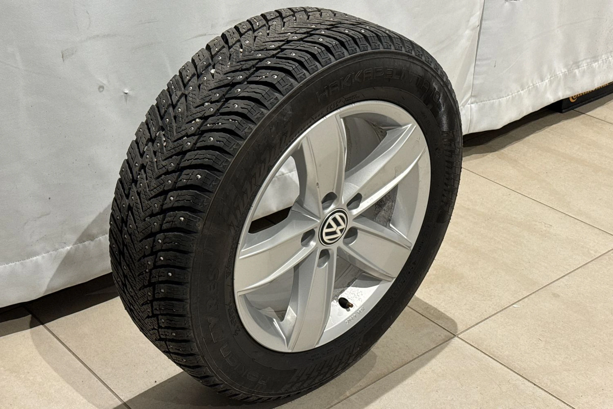 valkoinen Volkswagen Passat 2016 kuva 15.