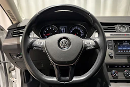 valkoinen Volkswagen Passat 2016 kuva 17.
