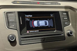 valkoinen Volkswagen Passat 2016 kuva 20.