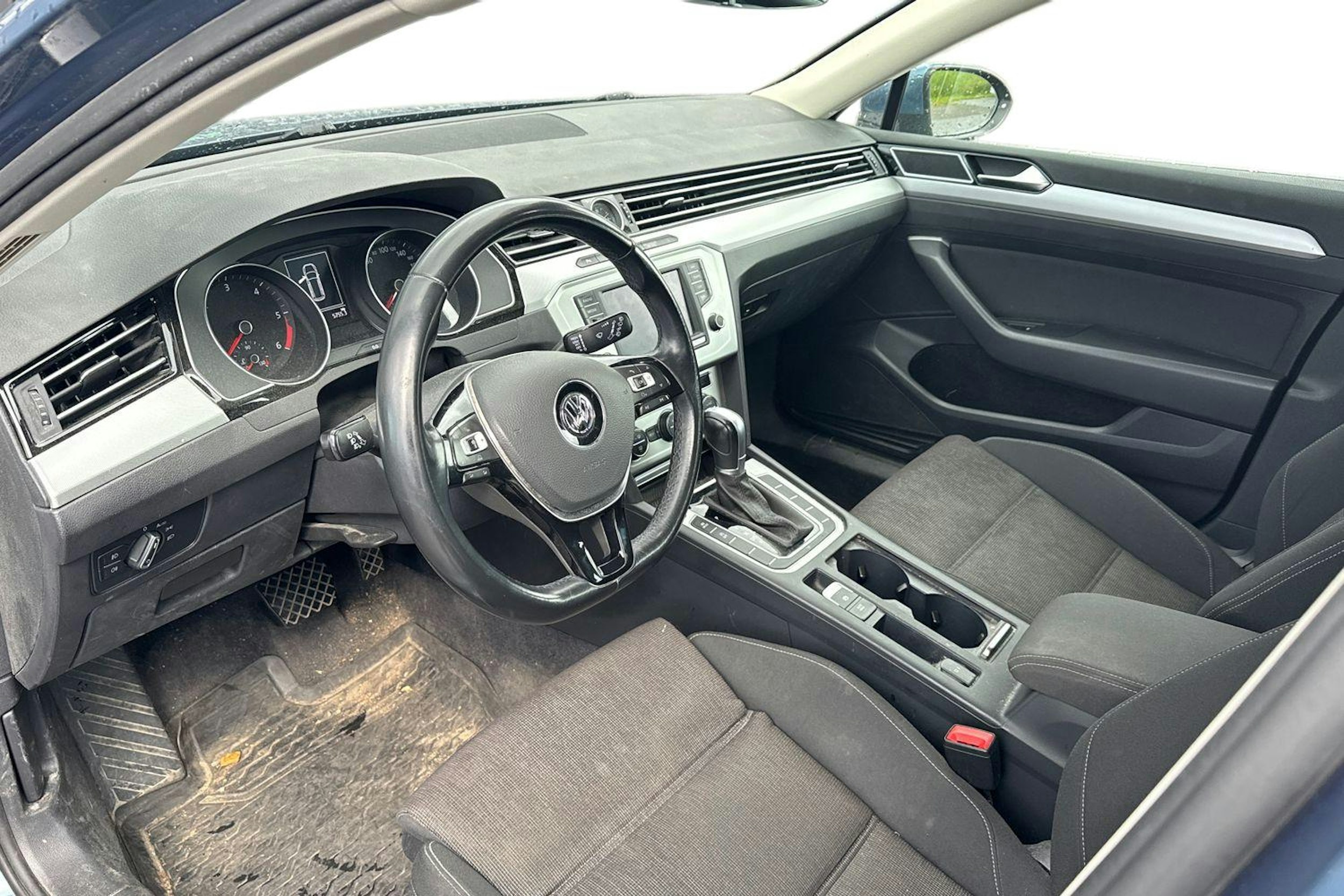 sininen Volkswagen Passat 2016 kuva 3.